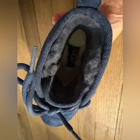 Brand-new UGG Kids Neumel II navy size 13 new, in box - Picture 6 of 6